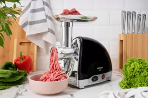 Мясорубка Ardesto, 1800Вт, 2кг/мин, 3 решетки, насадка для колбас, кеббе, 4 терки, пластик, черно-серебристый