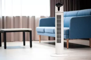 Вентилятор ARDESTO колонный, 90см, 50Вт, пульт ДУ, дисплей, черно-белый