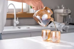 Набор чашек с двойными стенками Ardesto Golden Moon, 250мл, 9.5см, 2шт, боросиликатное стекло, золотистый