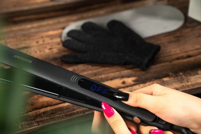 Выпрямитель Ardesto HS-615D, 50Вт, 110-230C, дисплей, керамика, черный