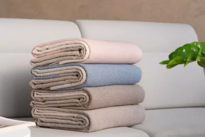 Ardesto Blanket Leonardo Moon, 140x200cm, 5% cashemere, 40% wool, 35% acrylic, 20% poly, pink