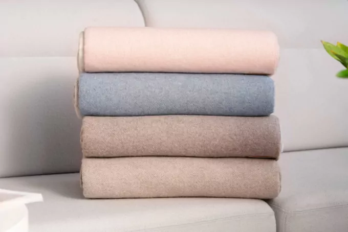 Ardesto Blanket Leonardo Moon, 140x200cm, 5% cashemere, 40% wool, 35% acrylic, 20% poly, pink