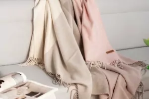 Ardesto Blanket Leonardo Moon, 140x200cm, 5% cashemere, 40% wool, 35% acrylic, 20% poly, pink