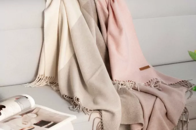 Ardesto Blanket Leonardo Moon, 140x200cm, 5% cashemere, 40% wool, 35% acrylic, 20% poly, pink