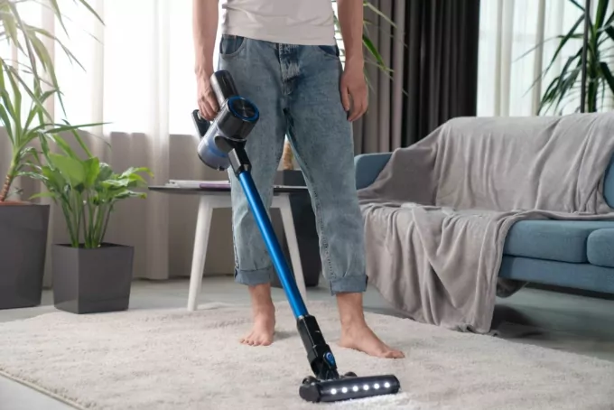 Ardesto cordless VC, 32W, dust cont -0.6L, battery operation up to 60min, HEPA, black with blue