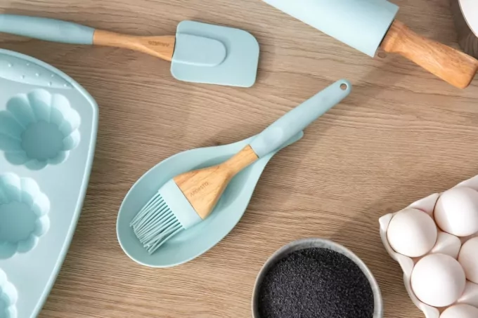 Brush ARDESTO Tasty Baking, 24cm, silicone, wood, blue