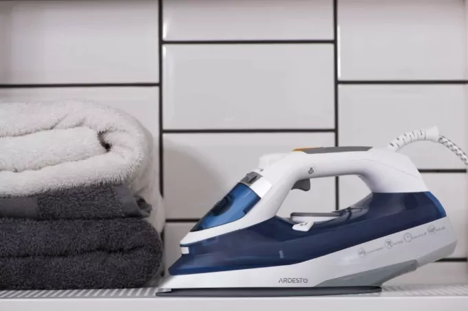 Праска Ardesto IR-C2232-BL, 2200Вт, 320мл, паровий удар, керам. підошва,  синій