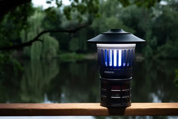 Светильник антимоскитный Ardesto, 5 Вт, авт.работа 14 ч, 6000-6500К, аккум. 2000 мА•ч., USB-C > USB-A, чёрный