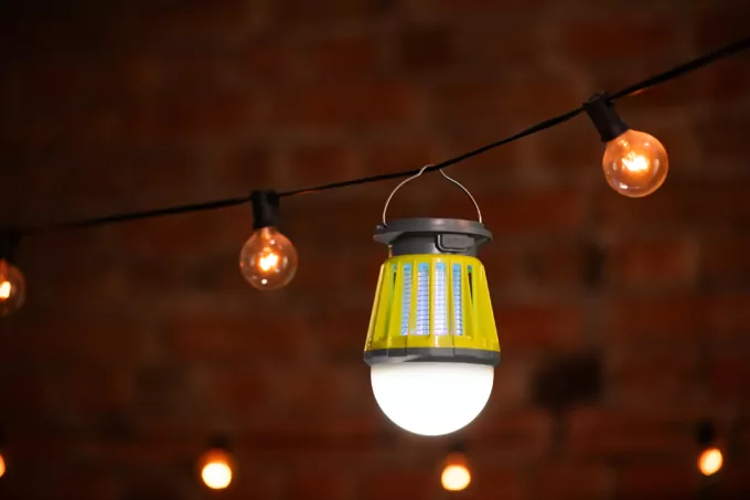 Светильник антимоскитный Ardesto, 5 Вт, авт.работа 20 ч, 6000-6500К, солнечная батарея, аккум. 1200 мА•ч, USB-C > USB-A, серо-зелёный