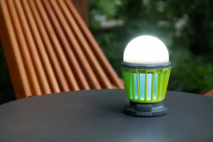 Светильник антимоскитный Ardesto, 5 Вт, авт.работа 20 ч, 6000-6500К, солнечная батарея, аккум. 1200 мА•ч, USB-C > USB-A, серо-зелёный