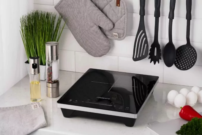 Плитка настольная ARDESTO индукионная, конф. — 1 на 1.8кВт, управл. — сенсорное, таймер, boost, черный