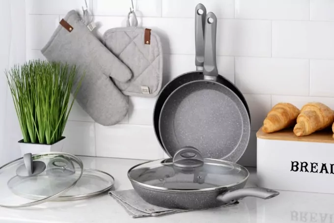 ARDESTO Сковорода з кришкою Gemini Gourmet Vasto, 26см, алюміній, сірий