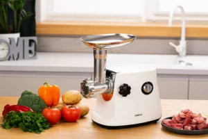 М’ясорубка Ardesto, 1600Вт, 1.6кг/хв, 3 решітки, насадка для ковбас, кеббе, 3 терки, пластик, біло-сріблястий