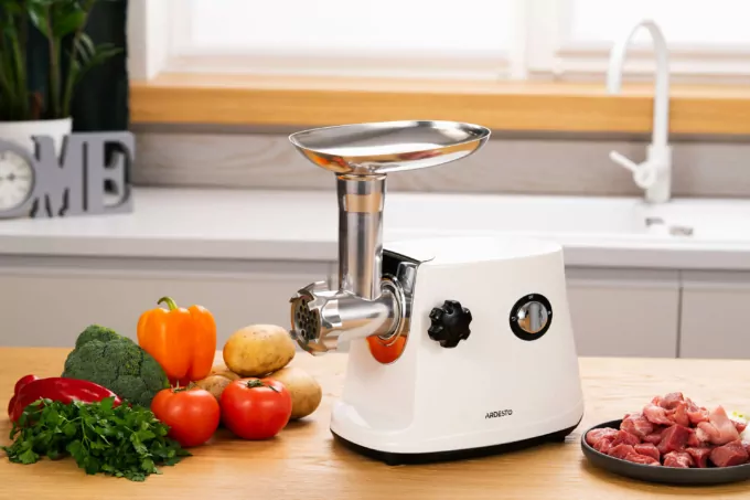 М’ясорубка Ardesto, 1600Вт, 1.6кг/хв, 3 решітки, насадка для ковбас, кеббе, 3 терки, пластик, біло-сріблястий