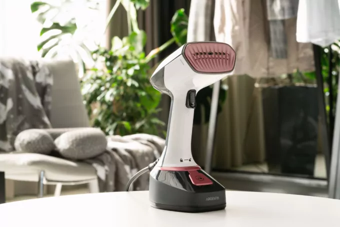 Відпарювач ARDESTO ручний SI-S1400, 1400Вт, 280мл, паровий удар, постійна пара – 22гр, керам. підошва, біло-чорний