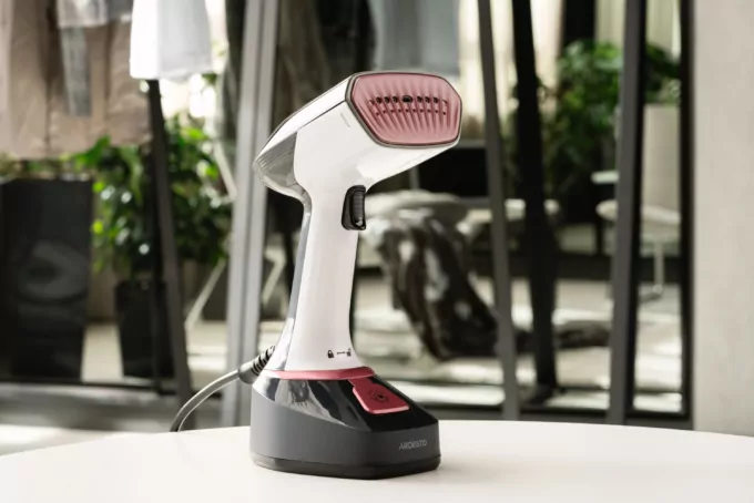 Відпарювач ARDESTO ручний SI-S1400, 1400Вт, 280мл, паровий удар, постійна пара – 22гр, керам. підошва, біло-чорний