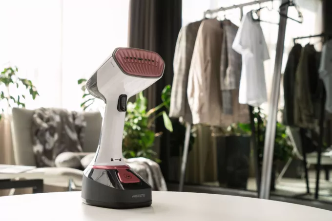 Відпарювач ARDESTO ручний SI-S1400, 1400Вт, 280мл, паровий удар, постійна пара – 22гр, керам. підошва, біло-чорний