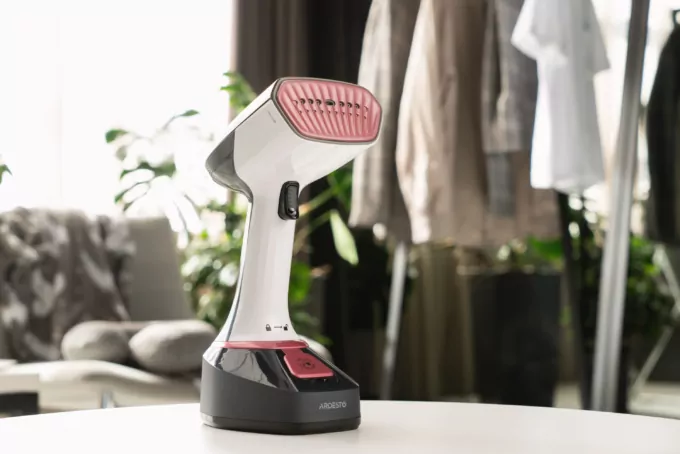 Відпарювач ARDESTO ручний SI-S1400, 1400Вт, 280мл, паровий удар, постійна пара – 22гр, керам. підошва, біло-чорний