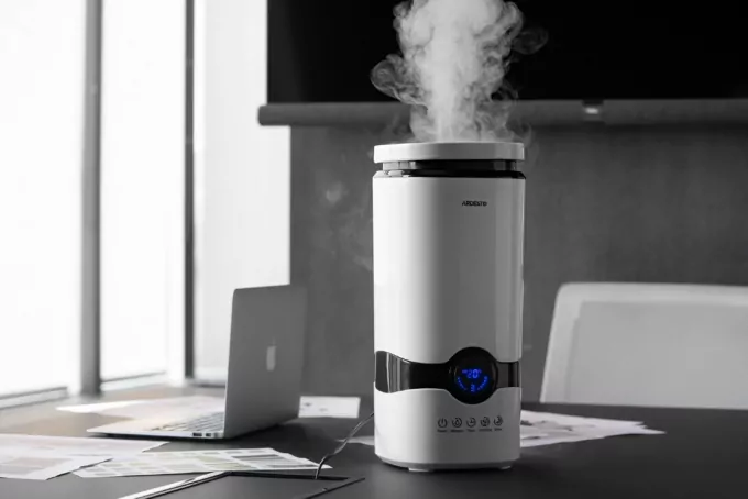 Зволожувач повітря ARDESTO ультразвуковий, 40м2, 4л, 300мл/г, електр. кер-ння, пульт ДК, верх. залив води, білий