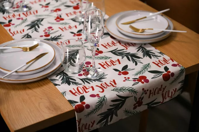 Ранер Ardesto Christmas Happy Holidays 40х140см, 90% поліестер, 10% бавовна, білий гостролист