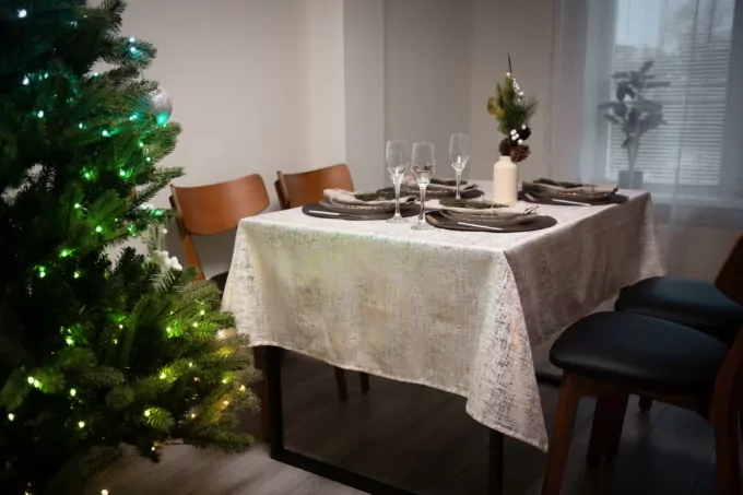 ARDESTO Tablecloth Shine 140х180cm, 100% polyester, gold