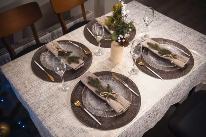 ARDESTO Tablecloth Shine 140х180cm, 100% polyester, gold