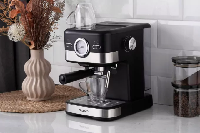 Кофеварка Ardesto рожковая Steel Collection 1.5л, молотый, ручной капучинатор, черно-серебристый