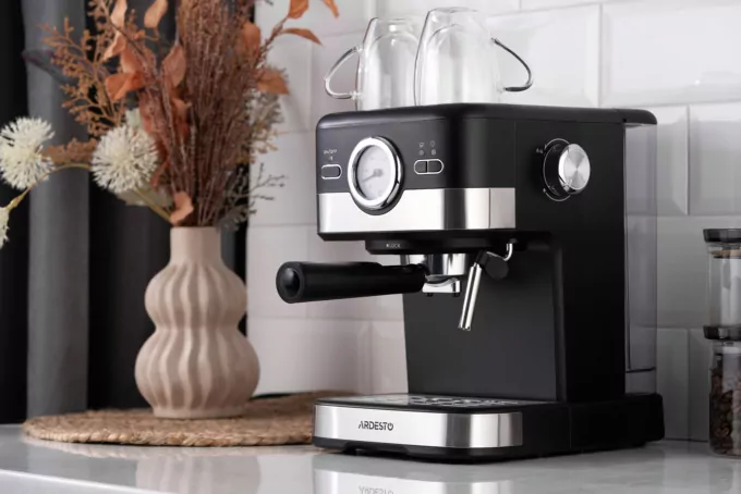Кофеварка Ardesto рожковая Steel Collection 1.5л, молотый, ручной капучинатор, черно-серебристый
