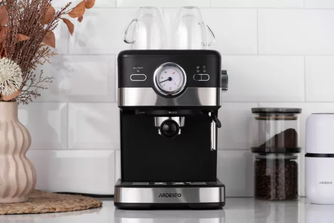 Кофеварка Ardesto рожковая Steel Collection 1.5л, молотый, ручной капучинатор, черно-серебристый