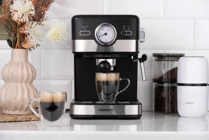 Кофеварка Ardesto рожковая Steel Collection 1.5л, молотый, ручной капучинатор, черно-серебристый