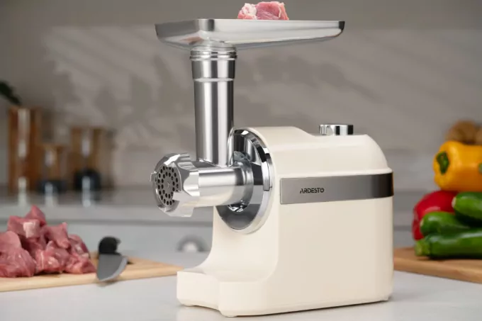 М’ясорубка Ardesto, 1800Вт, 2кг/хв, 3 решітки, насадка для ковбас, кеббе, пластик, бежево-сріблястий