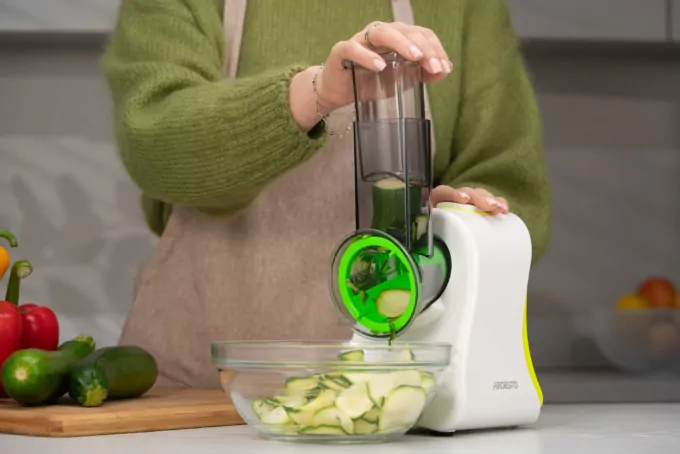 Мультирезка Ardesto, 200Вт, 4 насадки, корпус-пластик, белый