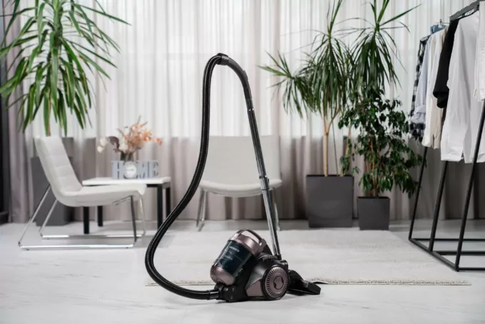 Пылесос Ardesto контейнерный, 700Вт, конт пыль -2.5л, НЕРА, чёрно-бронзовый