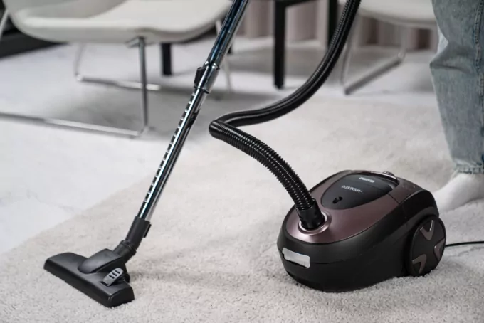 Пилосос Ardesto мішковий, 800Вт, мішок- 2.5л, HEPA, чорно-бронзовий