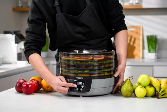 Сушарка для продуктів  Ardesto FDB-532TTC, 250Вт, піддонів -5×3см, діаметр-32см, макс-70°С, таймер, електр. управління, пластик , білий