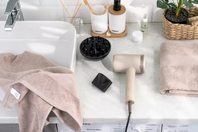 Фен ARDESTO Pearl Cream HD-Y702PERL, 1500-1800Вт, 3 скорости, 3 темп.режима, магнитные насадки, бежевий