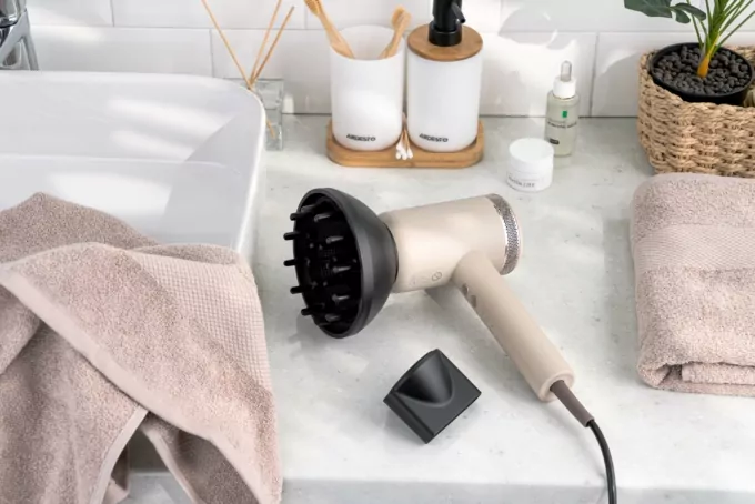 Фен ARDESTO Pearl Cream HD-Y702PERL, 1500-1800Вт, 3 скорости, 3 темп.режима, магнитные насадки, бежевий